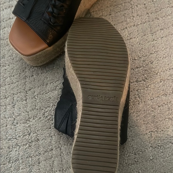 Stylish Black Woven Wedge Sandals - Picture 4 of 4